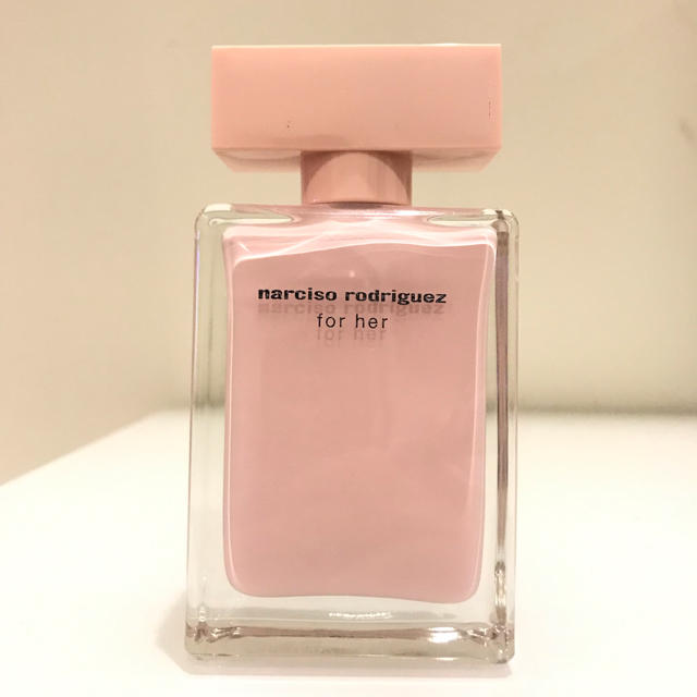 narciso rodriguez(ナルシソロドリゲス)の☆1度のみ使用  ナルシソロドリゲス フォーハー 50ml コスメ/美容の香水(香水(女性用))の商品写真