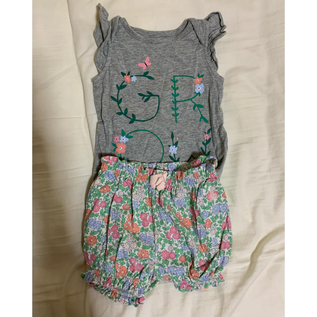 babyGAP(ベビーギャップ)のgap 花柄ロンパース キッズ/ベビー/マタニティのベビー服(~85cm)(ロンパース)の商品写真