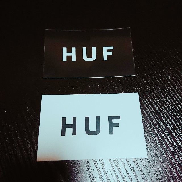 HUF(ハフ)のHUF ステッカー　白黒の2枚セット メンズのファッション小物(その他)の商品写真