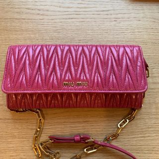 ミュウミュウ(miumiu)のMiumiuチェーンウォレット 新品(ウォレットチェーン)