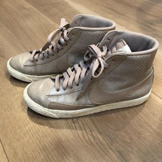 ナイキ(NIKE)のaicha様　ナイキ ブレーザー×j crew  ハイカット グレージュ(スニーカー)