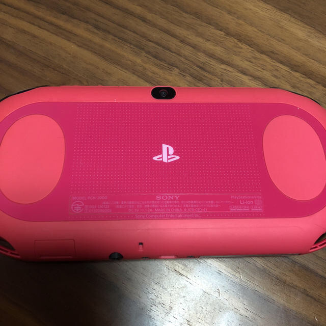 PlayStation Vita(プレイステーションヴィータ)のさとる様専用プレイステーションVITA PCH2000 エンタメ/ホビーのゲームソフト/ゲーム機本体(携帯用ゲーム機本体)の商品写真