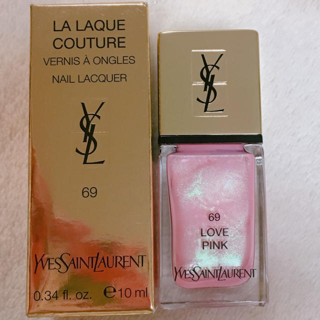 Yves Saint Laurent Beaute(イヴサンローランボーテ)の新品未使用 ララックチュール 69 YSL ネイル コスメ/美容のネイル(マニキュア)の商品写真