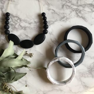 【安心素材♩】teether jewelry  歯固めバングル【食品グレード】(外出用品)