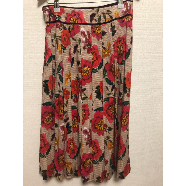 ANAYI(アナイ)の夏美さん専用 アナイ 花柄スカート 新品未使用 レディースのスカート(ひざ丈スカート)の商品写真