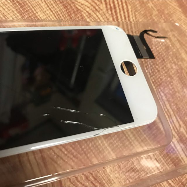 Apple(アップル)のiPhone7 フロントパネル白 ガラス割れ 画面　交換　液晶　修理 スマホ/家電/カメラのスマートフォン/携帯電話(スマートフォン本体)の商品写真