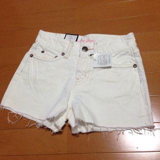 カリアング(kariang)の新品。カリアング♡ホワイトデニム♡(ショートパンツ)