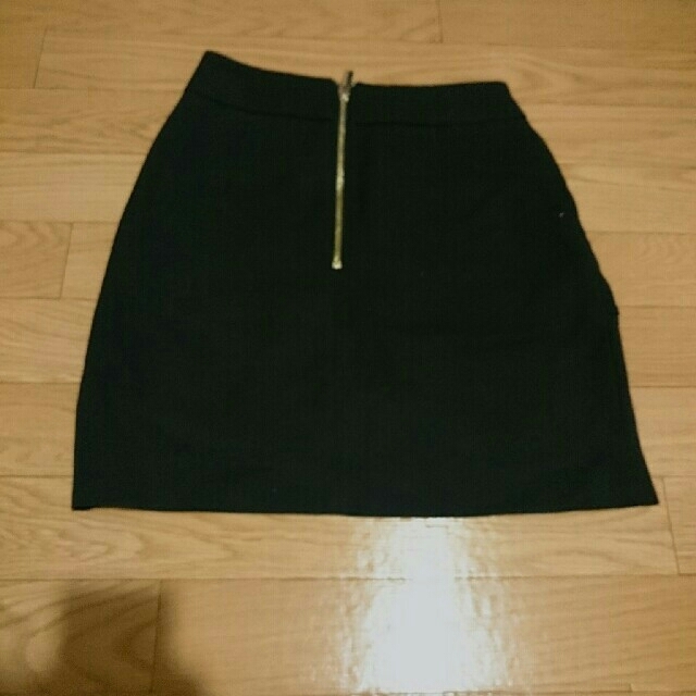 H&M(エイチアンドエム)のH&M  黒  タイト ミニ丈  スカート レディースのスカート(ミニスカート)の商品写真
