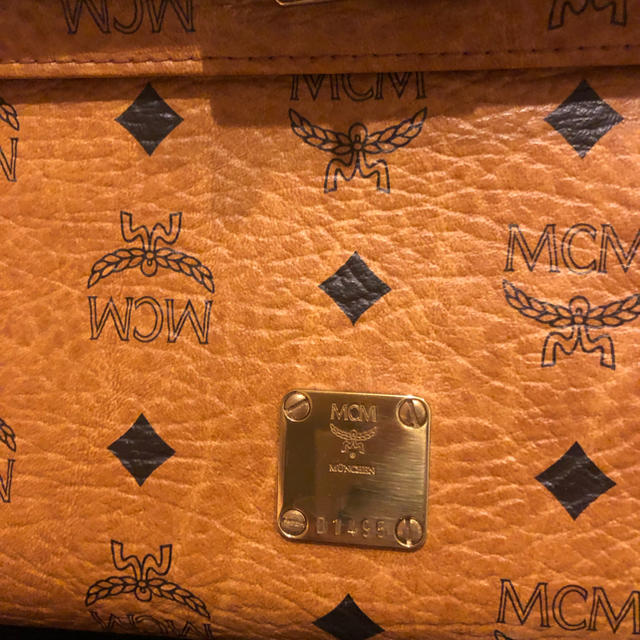 MCM(エムシーエム)のMCM ハンドバッグ 鞄  バッグ レディースのバッグ(ハンドバッグ)の商品写真