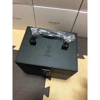 イヴサンローランボーテ(Yves Saint Laurent Beaute)のイヴサンローランのノベルティのメイクBOX(ポーチ)