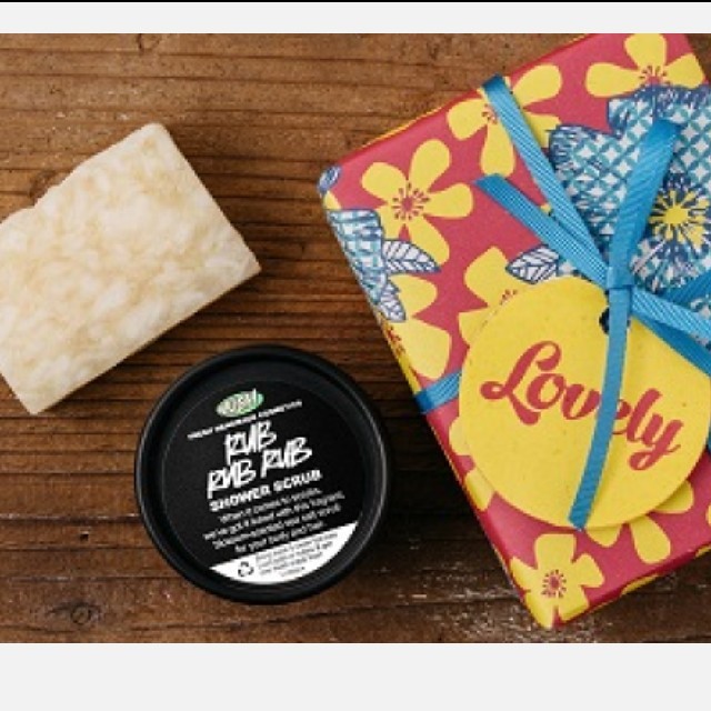 LUSH(ラッシュ)のあこ様専用 LUSH  ギフトセット コスメ/美容のボディケア(ボディソープ/石鹸)の商品写真