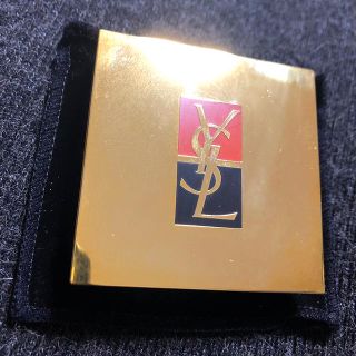 イヴサンローランボーテ(Yves Saint Laurent Beaute)の新品近い イヴ・サンローラン バリエーション ブラッシュ No.18(ほお赤)(チーク)