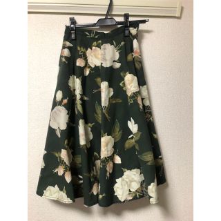 マウジー(moussy)のｍoussy　花柄　サーキュラースカート(ひざ丈スカート)