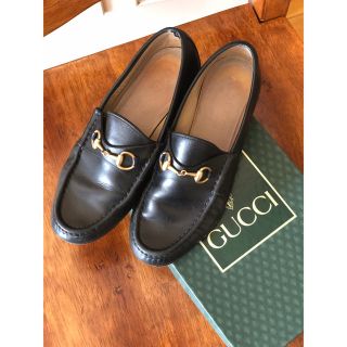 グッチ(Gucci)のGucci 大人気 ローファー ブラックxゴールド(ローファー/革靴)