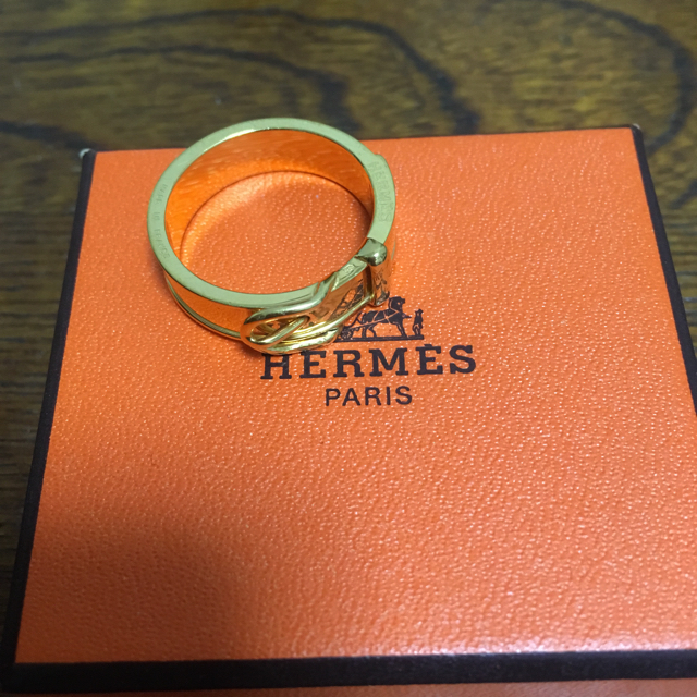 Hermes(エルメス)のカサ※ミラ様専用エルメス スカーフリング ゴールド レディースのファッション小物(バンダナ/スカーフ)の商品写真