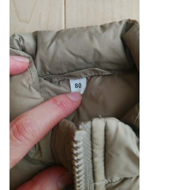 MUJI (無印良品)(ムジルシリョウヒン)の無印良品　80　キッズ　ベビー　ダウンジャケット　ダウン　ベージュ キッズ/ベビー/マタニティのベビー服(~85cm)(ジャケット/コート)の商品写真