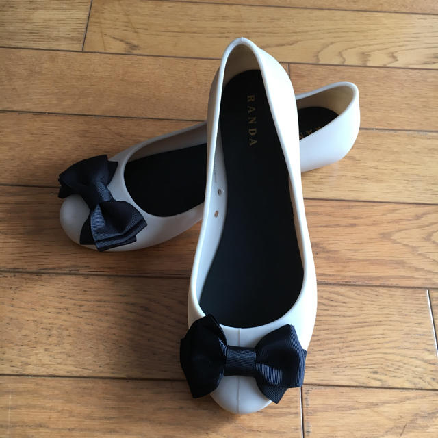 RANDA(ランダ)の【新品】RANDA レインリボンパンプス レディースの靴/シューズ(バレエシューズ)の商品写真