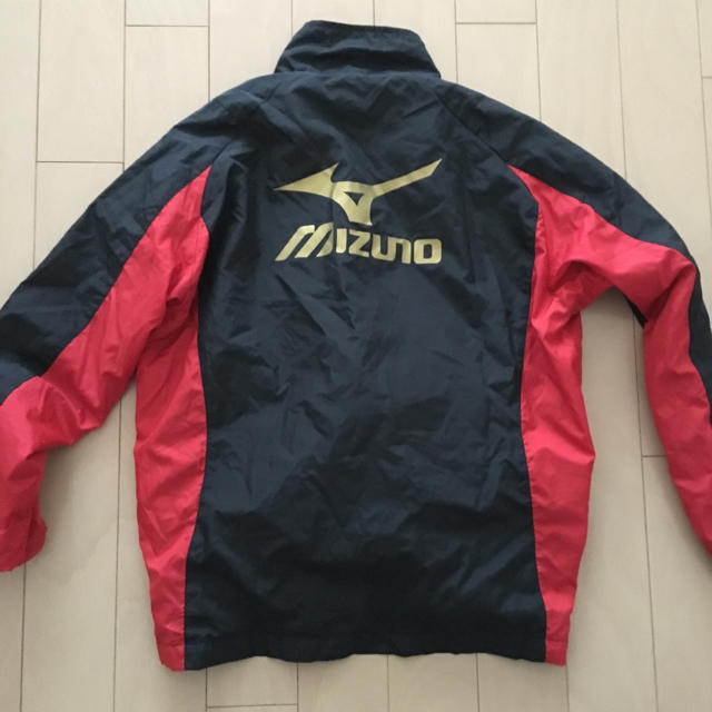 MIZUNO(ミズノ)のミズノ ウィンドブレーカー 内側 フリース 黒 赤 ゴールド スポーツ/アウトドアのスポーツ/アウトドア その他(その他)の商品写真