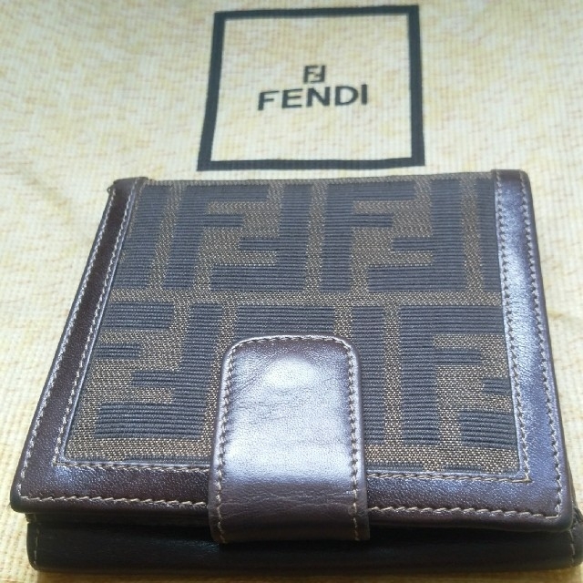 FENDI(フェンディ)の【FENDI】二つ折り財布 レディースのファッション小物(財布)の商品写真