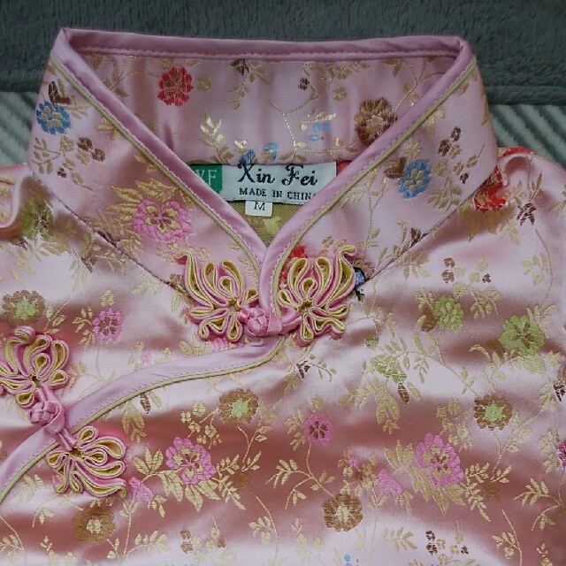 ピンク色のチャイナドレス小花柄 エンタメ/ホビーのコスプレ(衣装)の商品写真