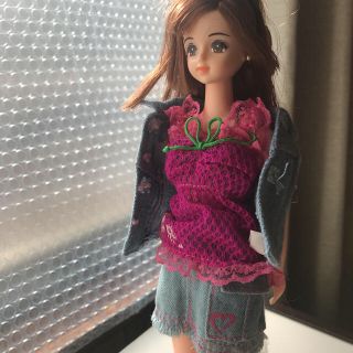 タカラトミー(Takara Tomy)のジェニーちゃん 人形と服 ソファと白ブーツ付き(ぬいぐるみ/人形)