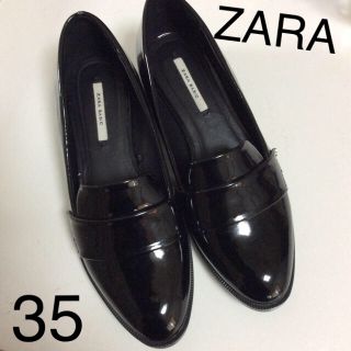 ザラ(ZARA)の【未使用に近い】ZARA♡エナメルローファー US35 黒 2016AW(ローファー/革靴)