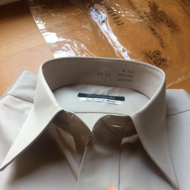 紳士  シャツ(ドレスシャツ )  形態安定素材 未使用品 ボタン取れ メンズのトップス(シャツ)の商品写真