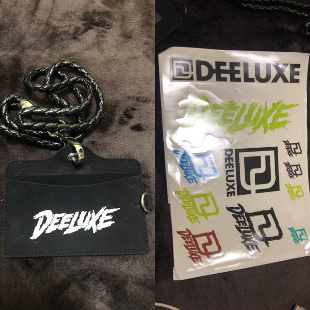 DEELUXE(ディーラックス)のDEELUXE パスケース ステッカー スポーツ/アウトドアのスノーボード(アクセサリー)の商品写真