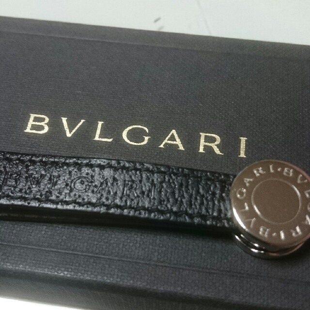 BVLGARI(ブルガリ)のBVLGARIビーゼロワンストラップ スマホ/家電/カメラのスマホアクセサリー(ストラップ/イヤホンジャック)の商品写真