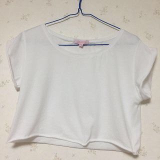 ベルシュカ(Bershka)のショート丈トップス  ホワイト(Tシャツ(半袖/袖なし))