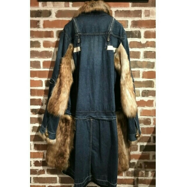 sacai(サカイ)のサイズ2 新品未使用品 サカイ sacai デニムファーコート ファレル着用 メンズのジャケット/アウター(チェスターコート)の商品写真