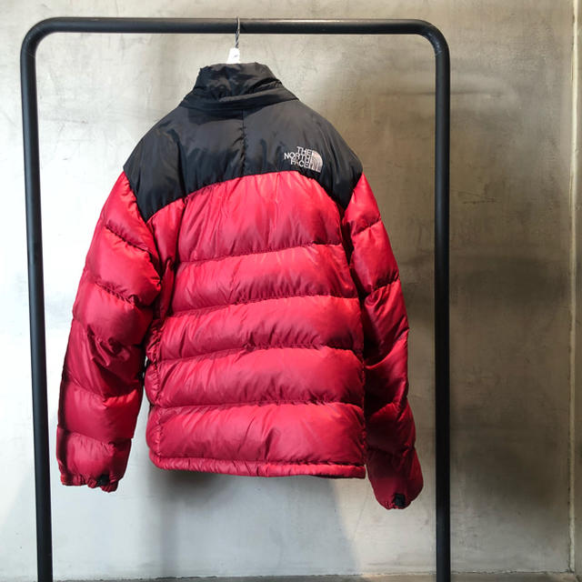 THE NORTH FACE(ザノースフェイス)のTHE NORTH FACE NUPTSE "BRED" 特価プライス メンズのジャケット/アウター(ダウンジャケット)の商品写真