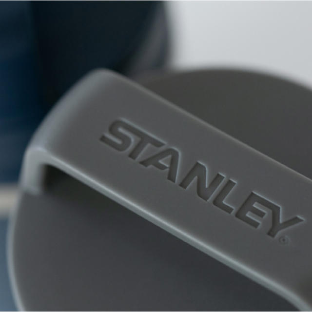 Stanley(スタンレー)の『ステンレスボトル フラグメント×STANLEY ネイビー236ml』  インテリア/住まい/日用品のキッチン/食器(タンブラー)の商品写真