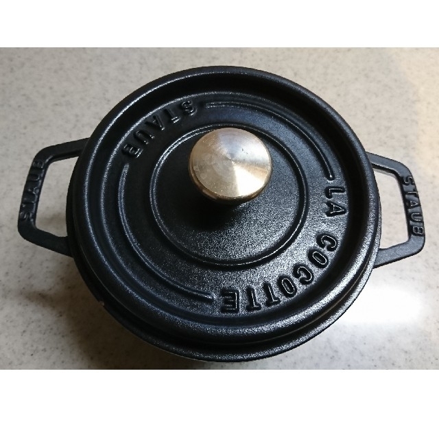 STAUB(ストウブ)の☆専用☆  staub 16センチ ブラック 旧型  廃盤 インテリア/住まい/日用品のキッチン/食器(鍋/フライパン)の商品写真