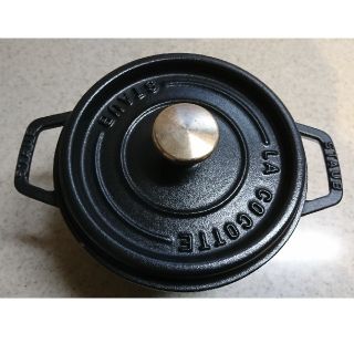 ストウブ(STAUB)の☆専用☆  staub 16センチ ブラック 旧型  廃盤(鍋/フライパン)