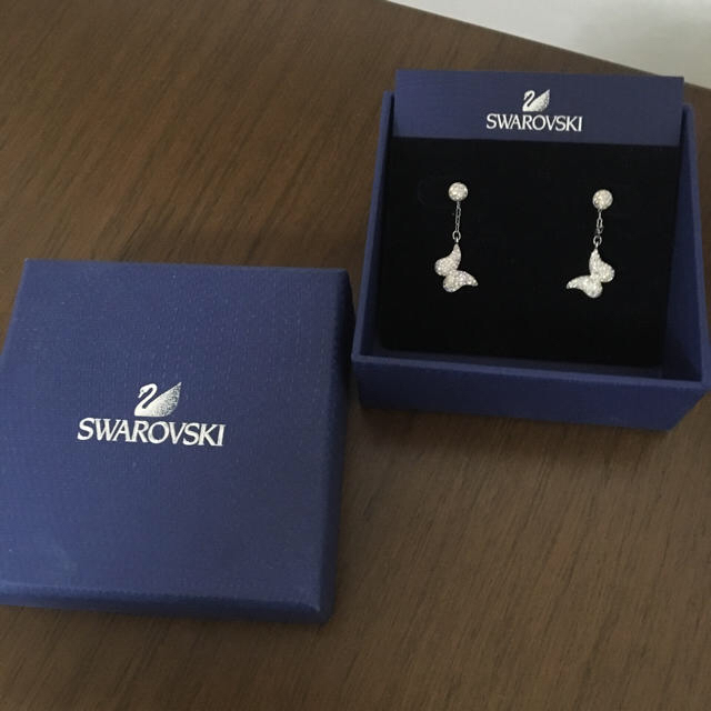 SWAROVSKI(スワロフスキー)のスワロフスキー  ピアス  蝶々 レディースのアクセサリー(ピアス)の商品写真