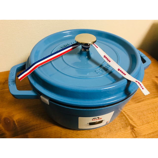 STAUB(ストウブ)のストウブ サックスブルー 22cm 日本正規品 インテリア/住まい/日用品のキッチン/食器(鍋/フライパン)の商品写真