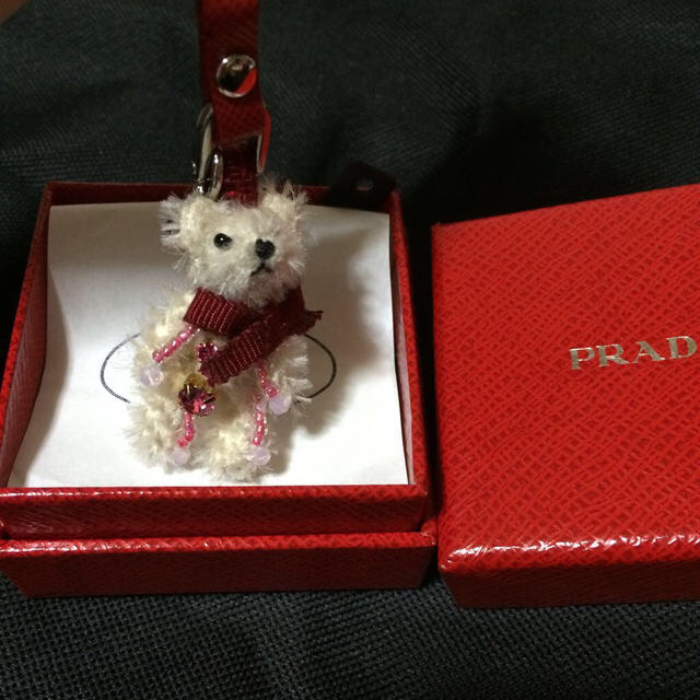 PRADA(プラダ)のPRADA 正規品 クマ ストラップ ☆ スマホ/家電/カメラのスマホアクセサリー(ストラップ/イヤホンジャック)の商品写真