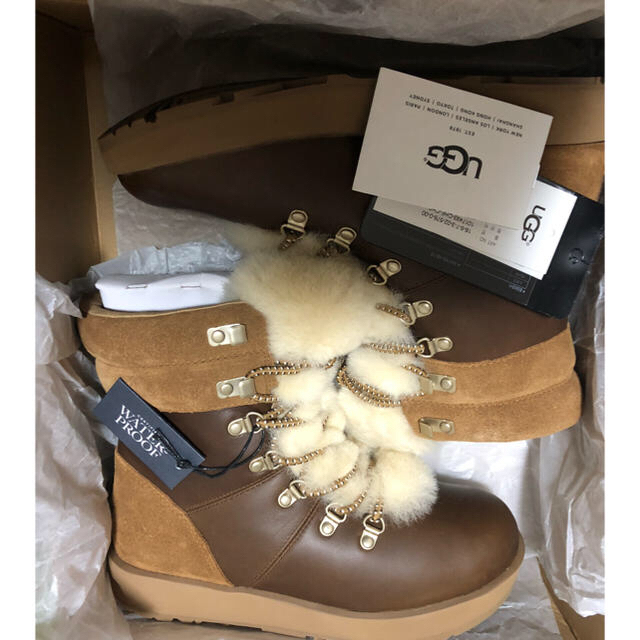 UGG VIKI WATAERPROOF 新品未使用ブーツ