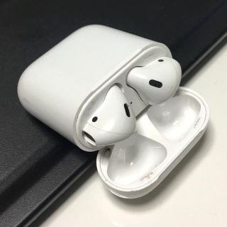 アップル(Apple)のアップル AirPods  1/10まで出品(ヘッドフォン/イヤフォン)