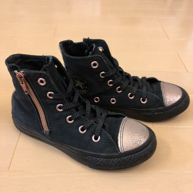 CONVERSE(コンバース)のコンバース キッズ18cm 黒✖︎ブロンズ used サイドジップ キッズ/ベビー/マタニティのキッズ靴/シューズ(15cm~)(スニーカー)の商品写真