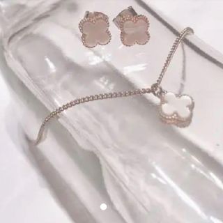 ヴァンクリーフアンドアーペル(Van Cleef & Arpels)のピアス(ピアス)