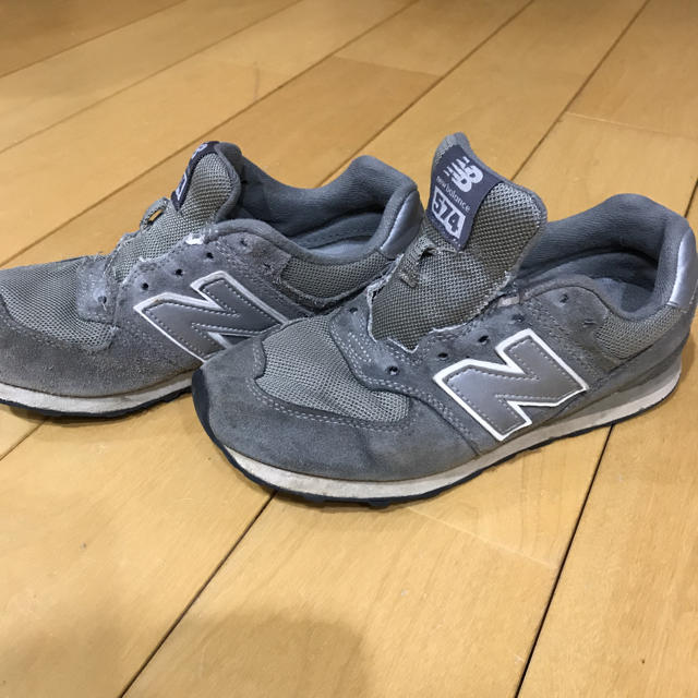 New Balance(ニューバランス)のニューバランス グレー22センチ キッズ/ベビー/マタニティのキッズ靴/シューズ(15cm~)(スニーカー)の商品写真