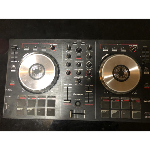 Pioneer製のDJ機材。DDJ-SBです