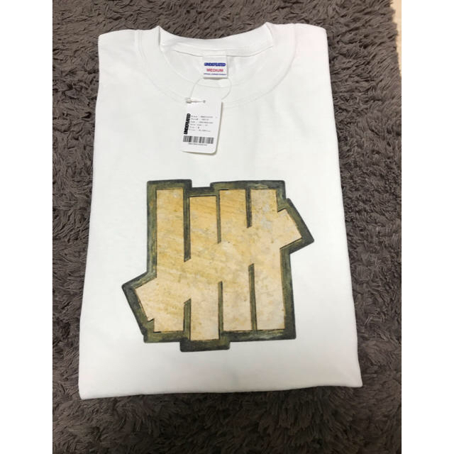 UNDEFEATED(アンディフィーテッド)のモジャ公様専用 undefeated Tシャツ 白 黒 セットM 新品 送料込み メンズのトップス(Tシャツ/カットソー(半袖/袖なし))の商品写真