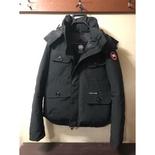 カナダグース(CANADA GOOSE)のカナダグース ラッセル 黒 Ｍサイズ(ダウンジャケット)