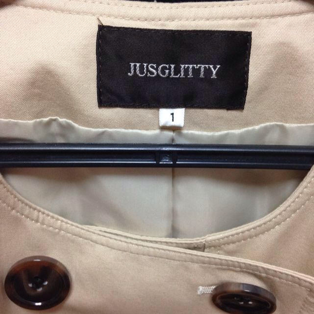 JUSGLITTY(ジャスグリッティー)のジャスグリッティーのノーカラートレンチ☆ レディースのジャケット/アウター(トレンチコート)の商品写真