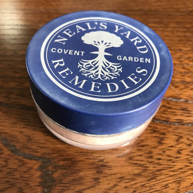 NEAL'S YARD(ニールズヤード)の【ニールズヤード】ミネラルファンデーション02 コスメ/美容のベースメイク/化粧品(ファンデーション)の商品写真