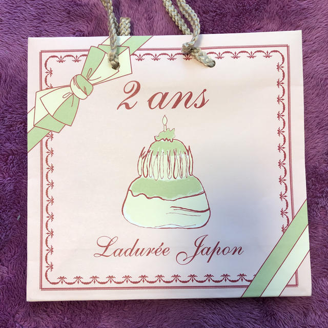 LADUREE(ラデュレ)のラデュレ 紙袋 ショッパー 2周年 レディースのバッグ(ショップ袋)の商品写真