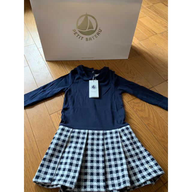 PETIT BATEAU(プチバトー)の[新品] プチバトー ワンピース キッズ/ベビー/マタニティのベビー服(~85cm)(ワンピース)の商品写真